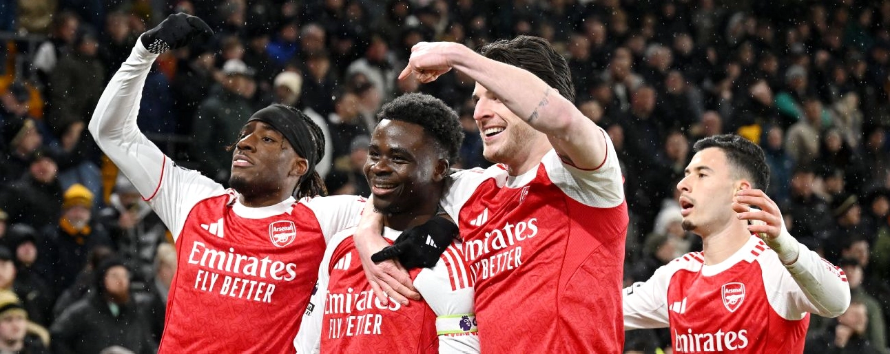 Bukayo Saka ăn mừng bàn thắng cùng Declan Rice và Noni Madueke trong trận đấu gặp Wolverhampton