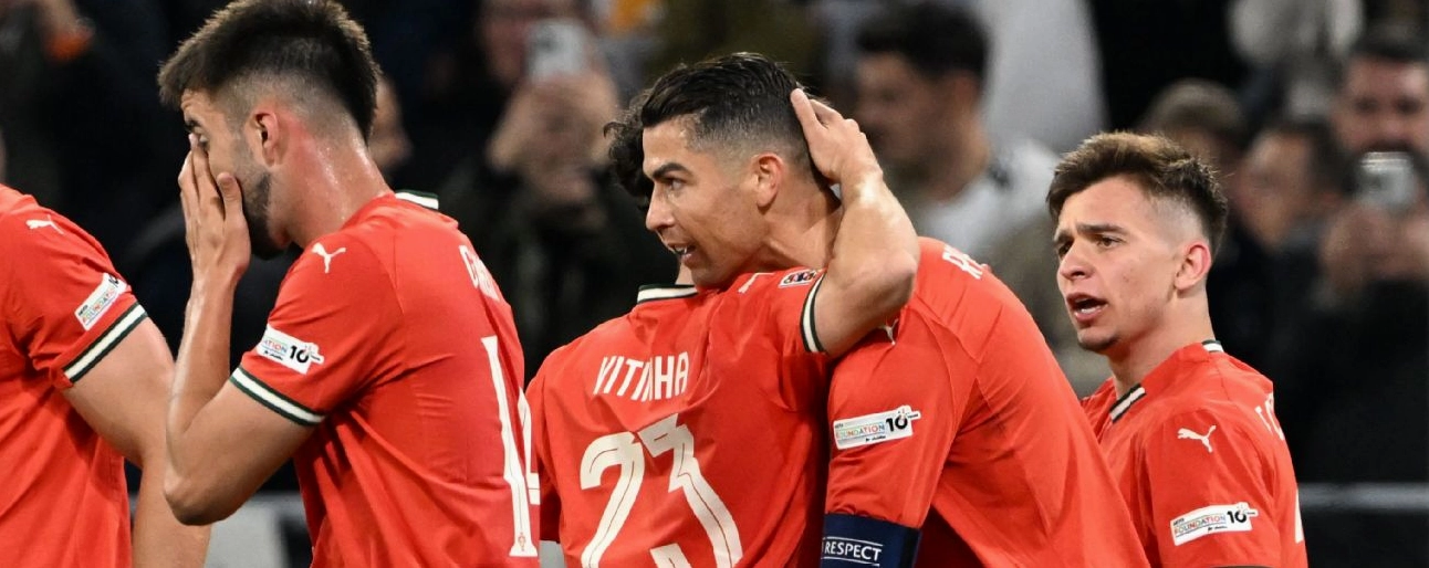 Các cầu thủ Bồ Đào Nha ăn mừng bàn thắng vào lưới Đức tại bán kết Nations League