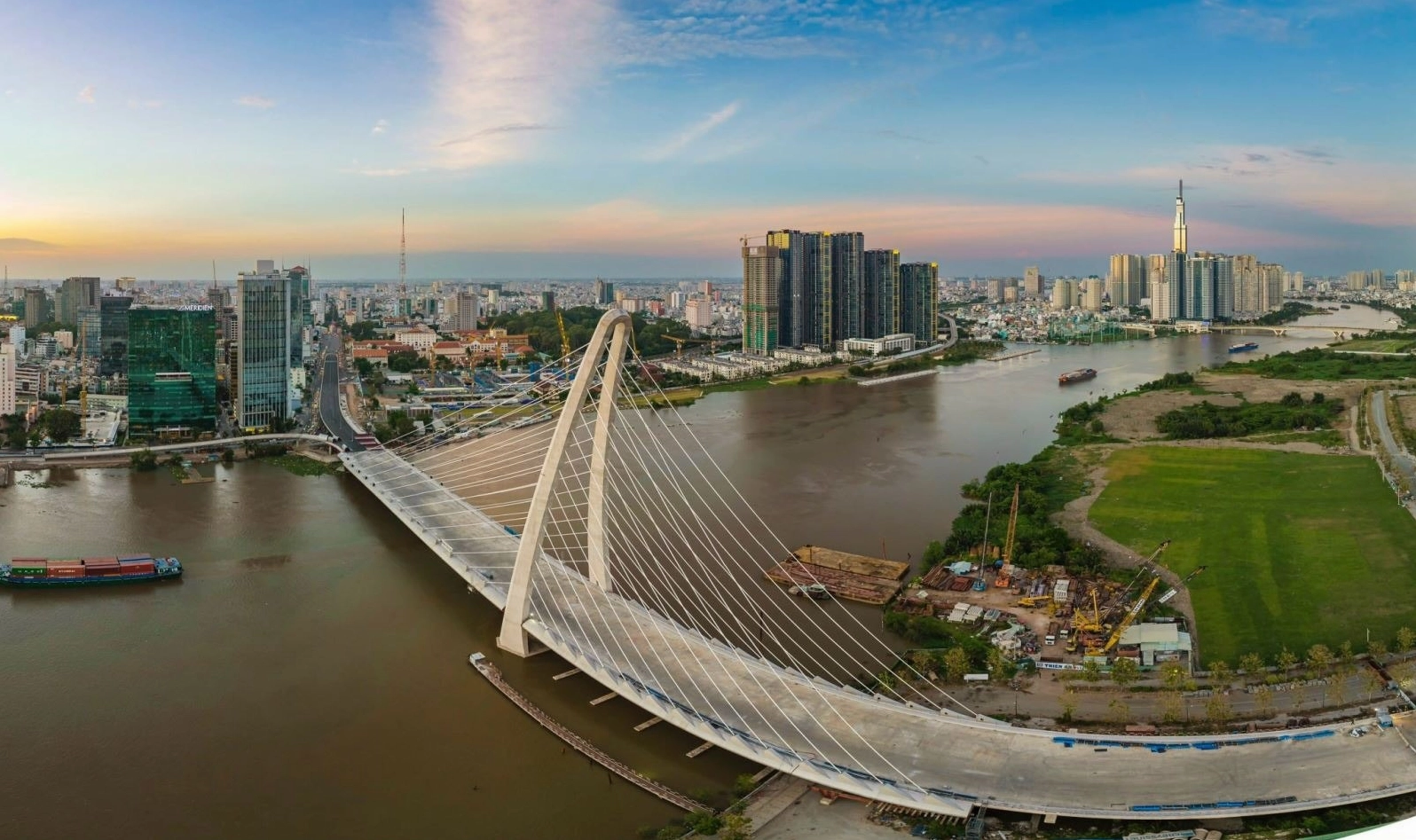 Cận cảnh các tầng trên cùng nơi tọa lạc của những căn penthouse bí ẩn