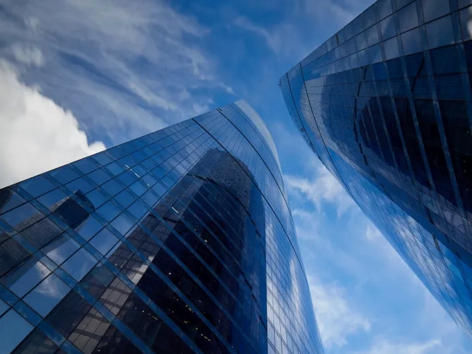 Cận cảnh những đường nét vát góc sắc sảo của mặt dựng