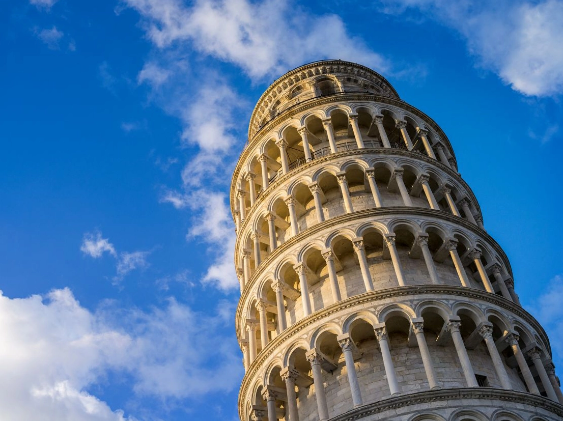 Cận cảnh những ô cửa vòm độc đáo của tháp chuông Pisa