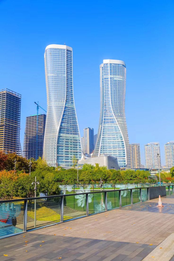 Cảnh ban ngày ngoài trời với không gian du lịch đô thị