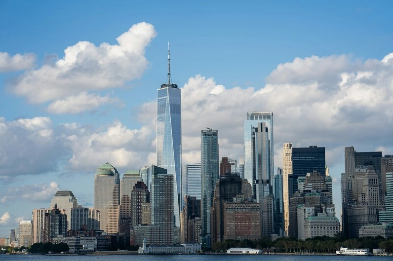 Cấu trúc thép đan chéo vĩ đại bên ngoài