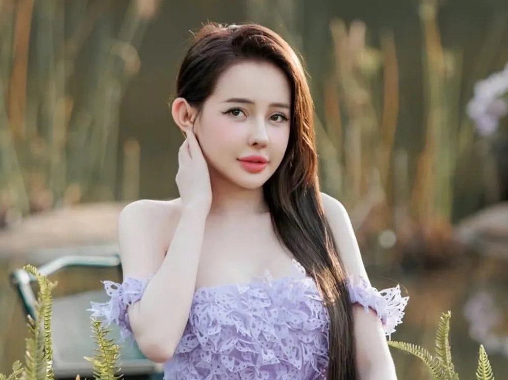 Chân dung Ngân 98 trên con đường trở thành hot girl