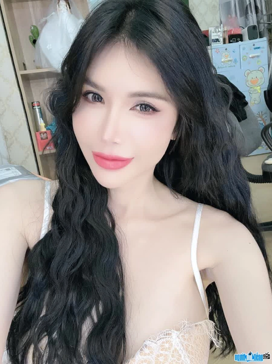 Chân dung xinh đẹp quyến rũ của Ngân Lady