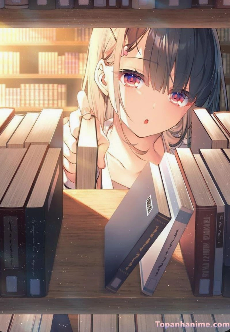 Cô gái anime buộc tóc đuôi ngựa xinh xắn rảo bước trên hành lang