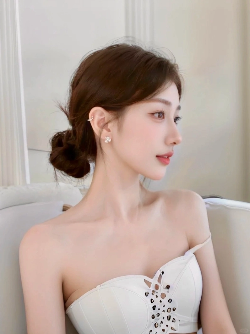 Cô nàng diện trang phục năng động và tươi trẻ