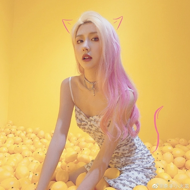 Cô nàng hot girl khoe sắc vóc rạng rỡ và nụ cười tươi tắn