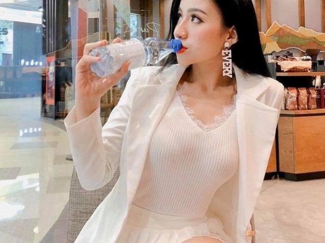 Cô nàng luôn tự tin theo đuổi phong cách quyến rũ cá nhân