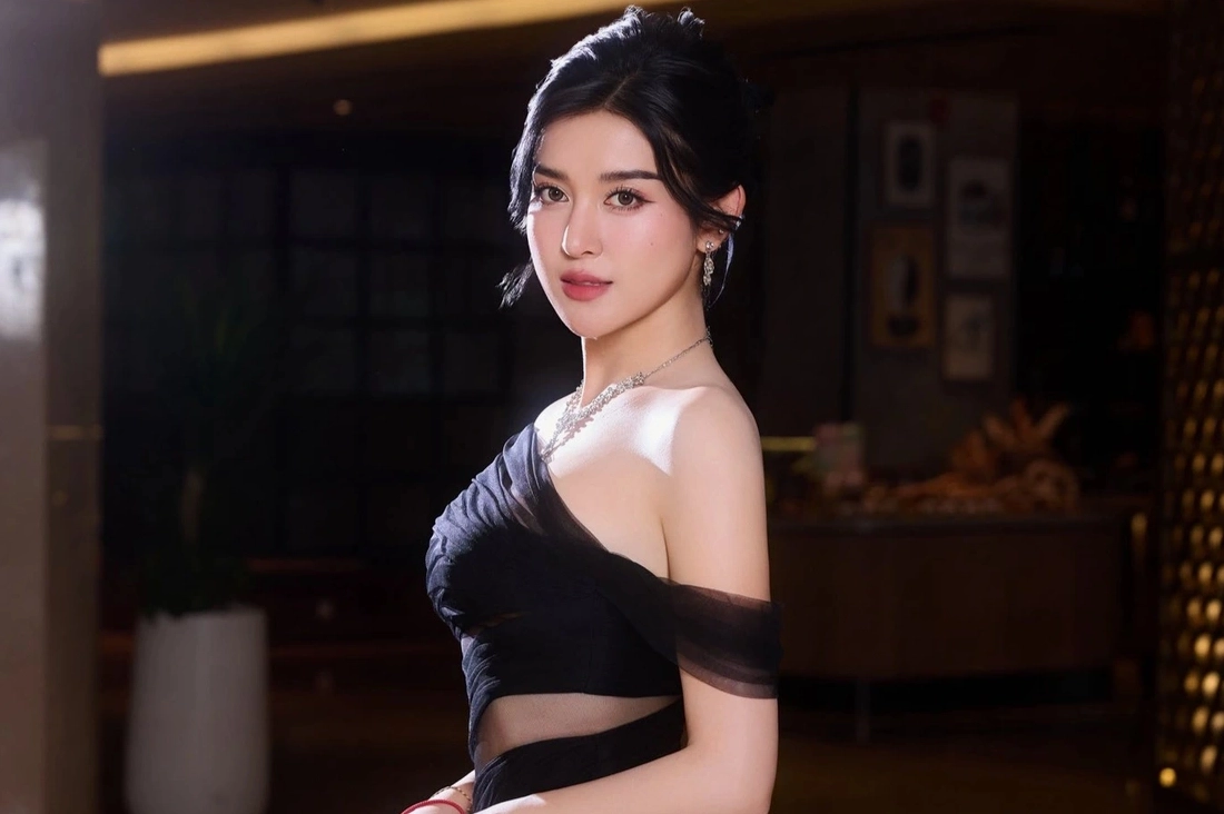 Cuộc sống độc thân quyến rũ bên cạnh những món đồ hiệu đắt tiền của Á hậu Huyền My