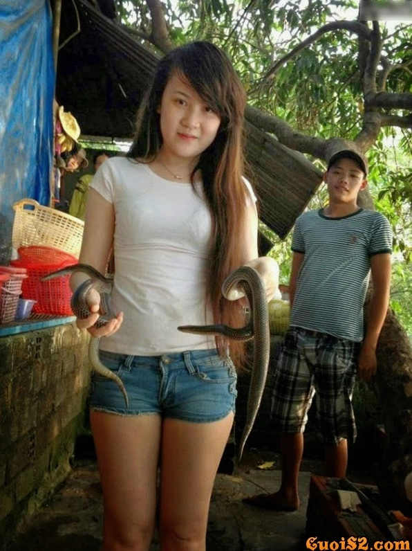 Cười đau bụng với hành động kỳ quặc của thiếu nữ