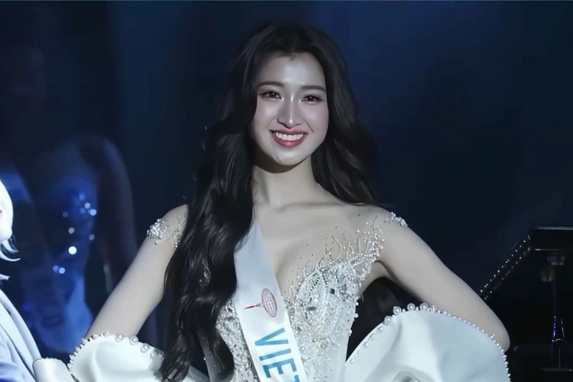 Đại diện Việt Nam Phương Nhi lọt top 15 Miss International 2023