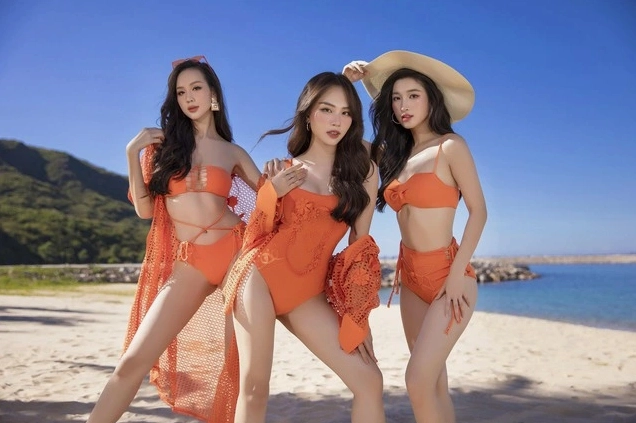 Dàn mỹ nhân khoe dáng với bikini