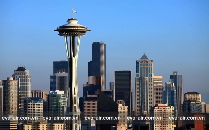 Đỉnh tháp rực rỡ dưới bầu trời đêm quang đãng