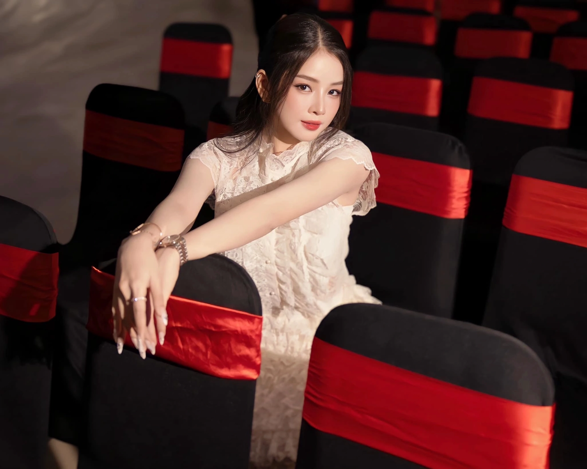 DJ Mie duyên dáng trong bộ trang phục lộng lẫy