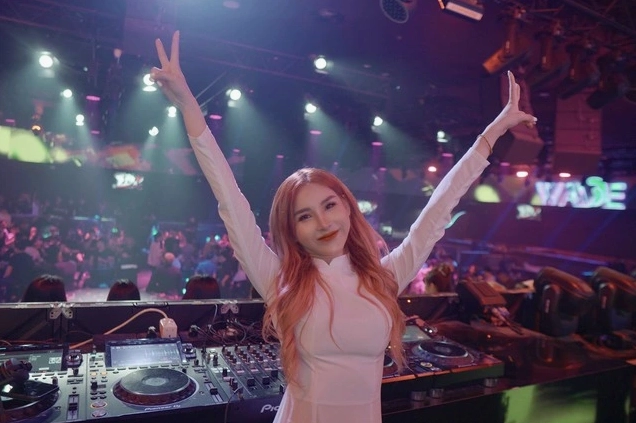 dj t tina diện áo dài chơi nhạc