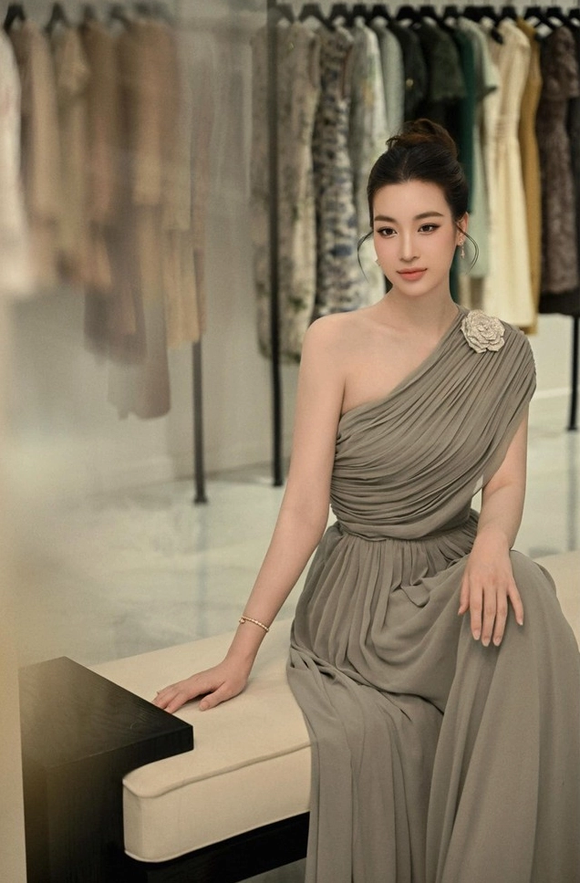 Đỗ Mỹ Linh luôn giữ tinh thần vui vẻ tích cực để vẻ đẹp tỏa sáng tự nhiên