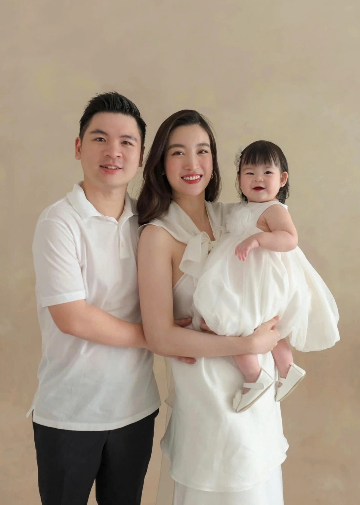 Đỗ Mỹ Linh rạng rỡ bên chồng chủ tịch trong một sự kiện quan trọng