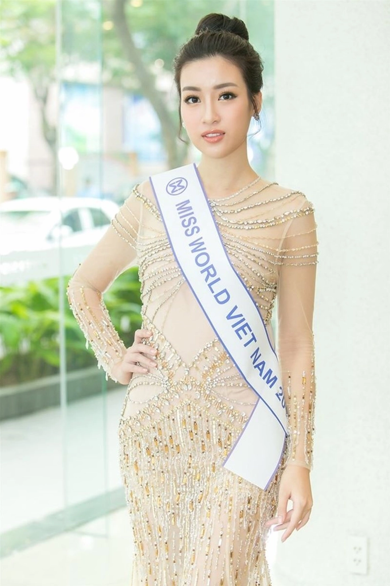 Đỗ Mỹ Linh tỏa sáng rạng ngời khi tham gia cuộc thi Miss World 2017