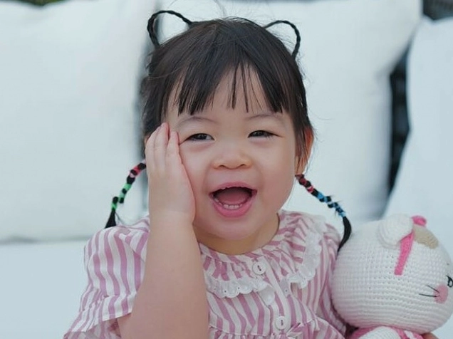 Đỗ Mỹ Linh ưu tiên chọn trang phục bình dân giản dị cho con gái nhỏ