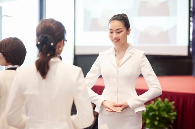 Đoàn Thu Thủy khoe nhan sắc rạng rỡ