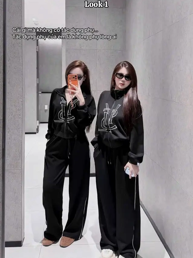 Đôi bạn thân cá tính chụp ảnh selfie