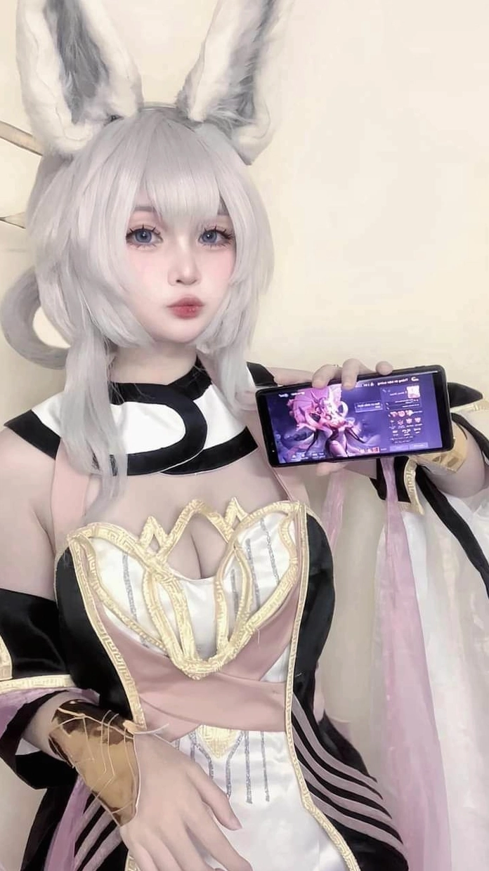 Gái cosplay Liên Quân Mobile phong thái tự tin