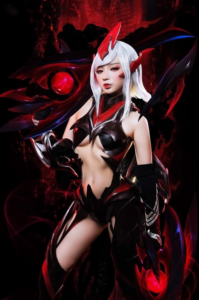 Gái cosplay Liên Quân phong cách sexy hiện đại