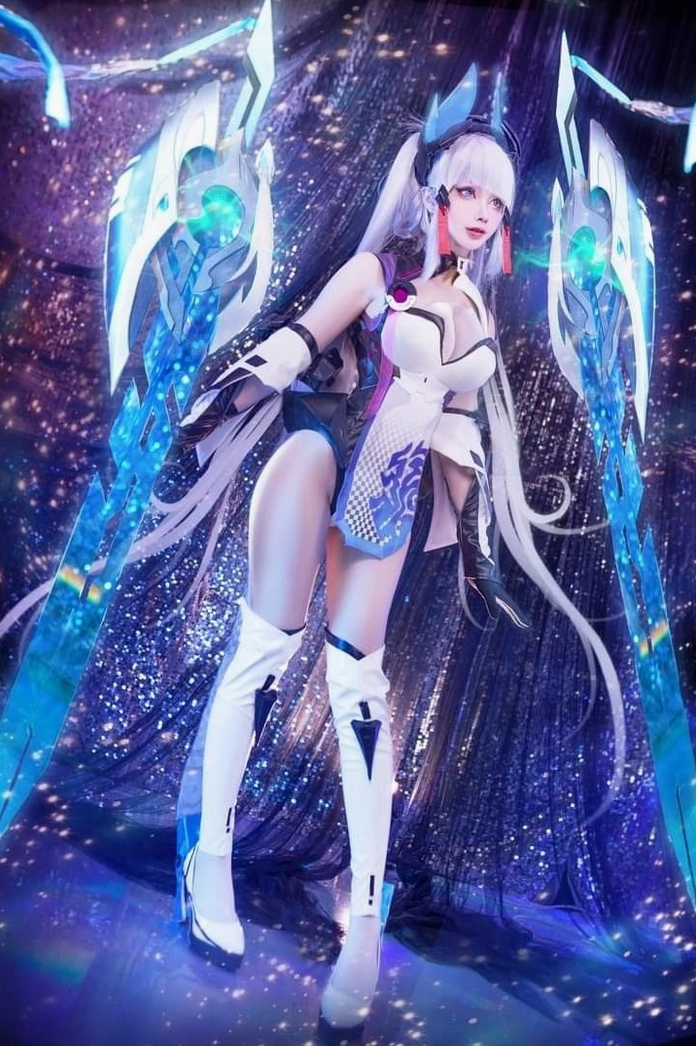 Gái xinh cosplay Liên Quân theo phong cách gợi cảm