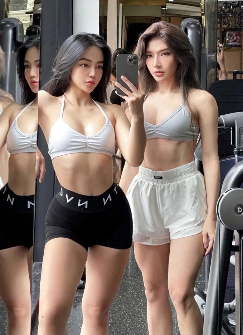 Gái xinh mặc đồ tập gym khoe eo thon và thân hình quyến rũ