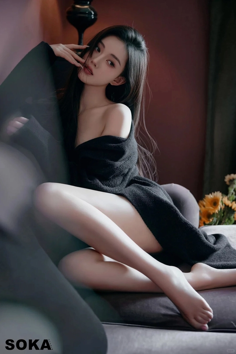 Gái xinh Trung Quốc khoe gu thời trang cực đỉnh và đôi chân dài miên man