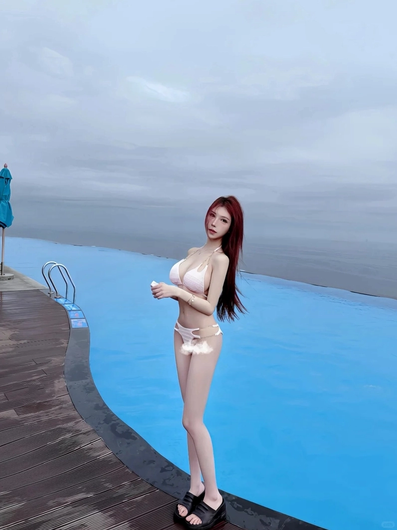 Gái xinh Trung Quốc tự tin diện bikini thả dáng ngọc ngà trên bãi biển xanh mát