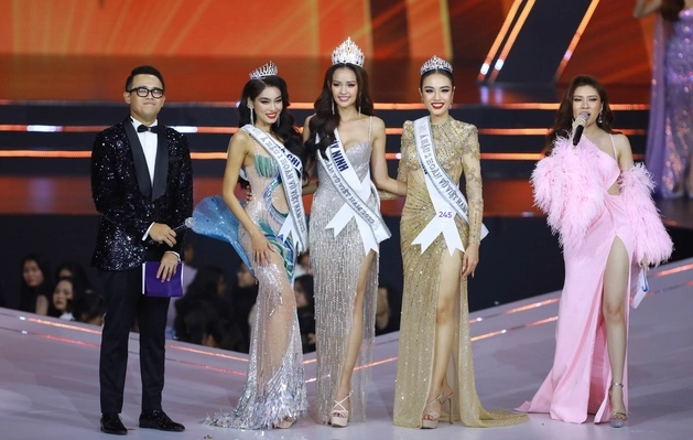 Giây phút vương miện quyền lực chính thức được trao cho chủ nhân xứng đáng