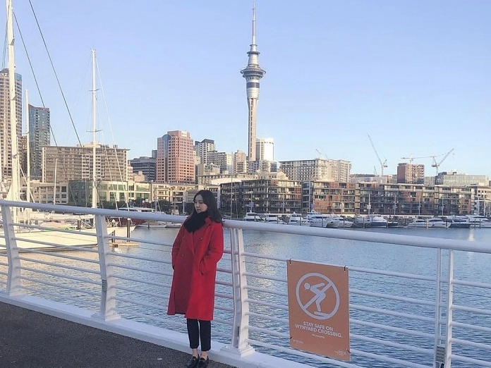 Góc chụp từ dưới lên tôn vinh sự vĩ đại