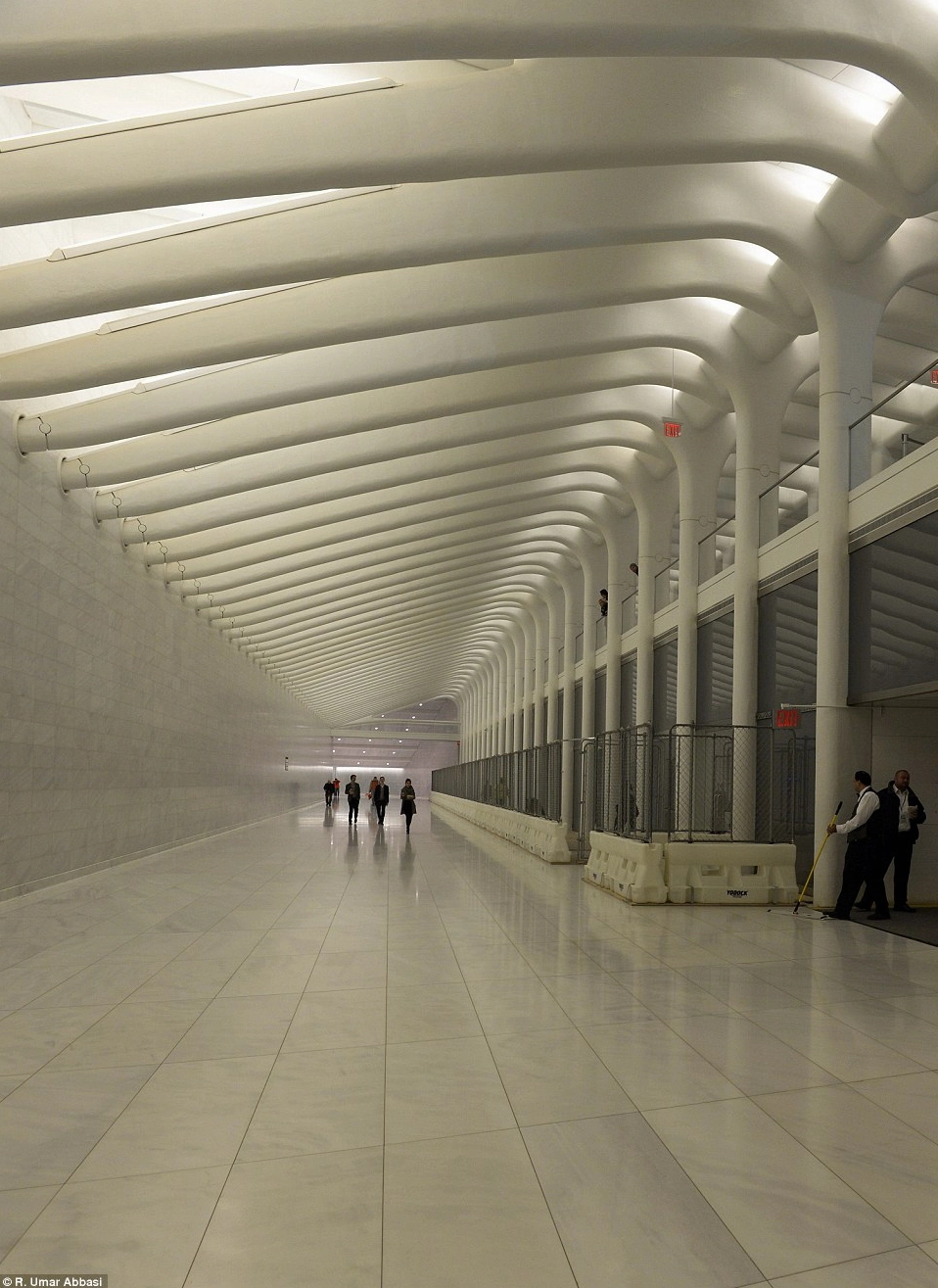 Góc khuất tối tăm trong hầm ngầm của tòa nhà