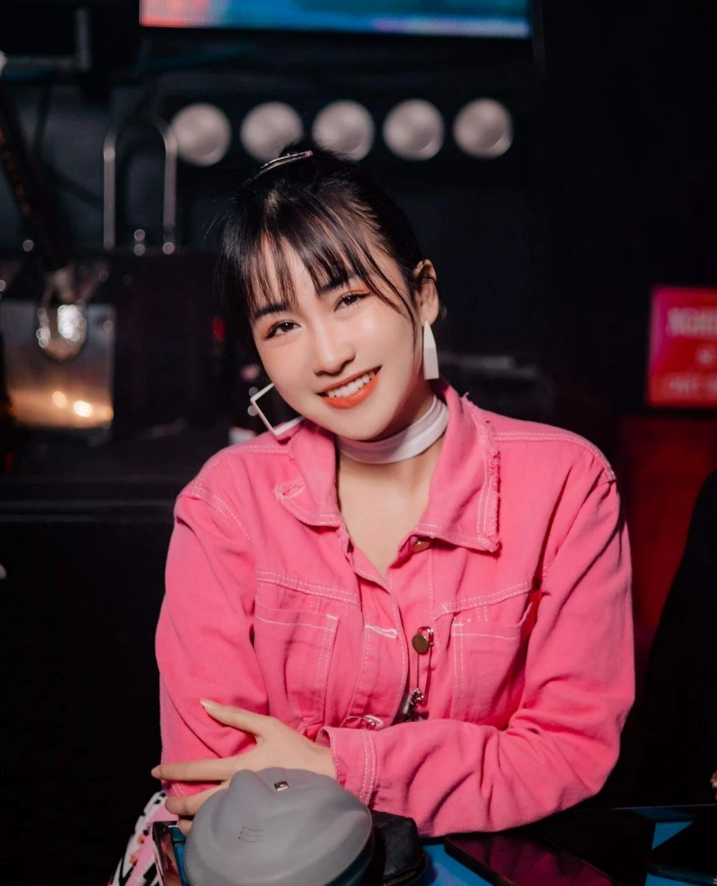 Góc nghiêng thần thánh khoe trọn đường nét thanh tú