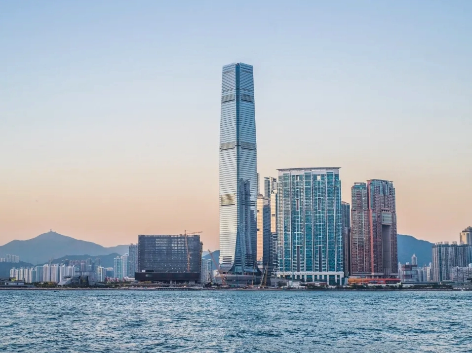 Góc nhìn từ dưới lên đầy áp đảo của tòa tháp