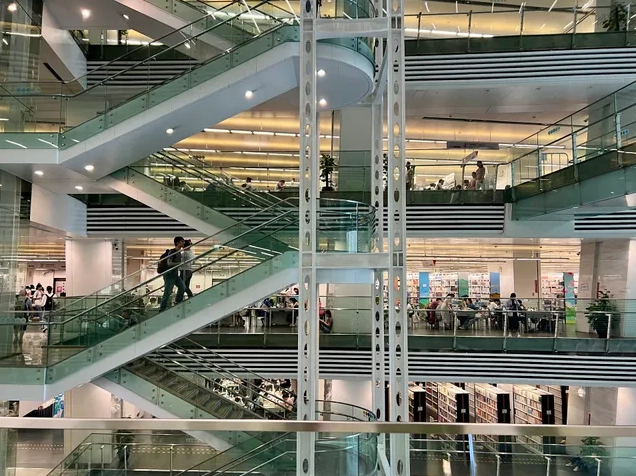 Góc nhìn từ thư viện Quảng Châu về phía tháp