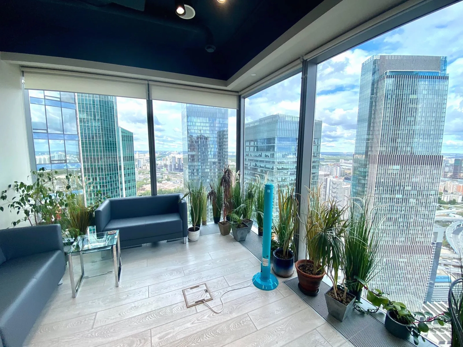 Góc nhìn từ văn phòng tầng 59 xuống những tòa nhà xung quanh