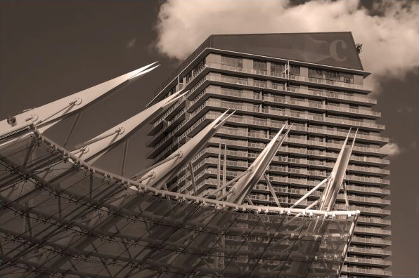 Góc phố Las Vegas sầm uất nhìn từ một khoảng cách xa hướng về phía trung tâm