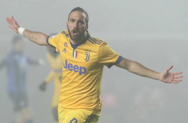 Gonzalo Higuaín trong những năm tháng cuối cùng của sự nghiệp