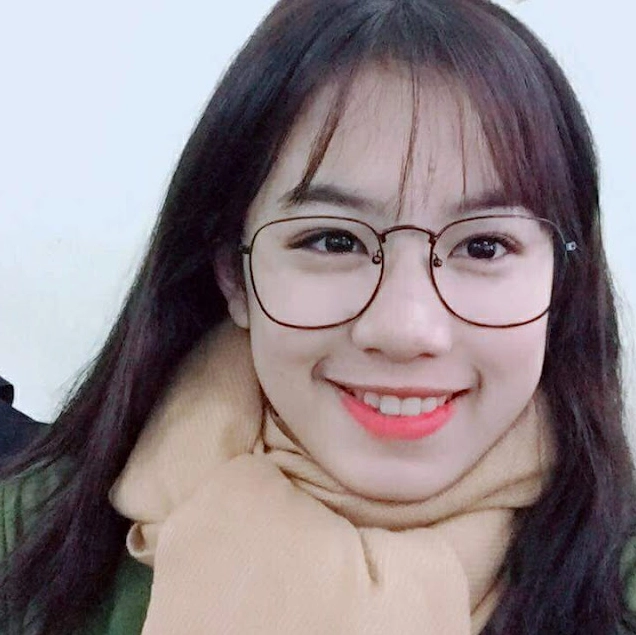 Gương mặt bầu bĩnh vô cùng dễ thương của em gái nhỏ diện kính cận