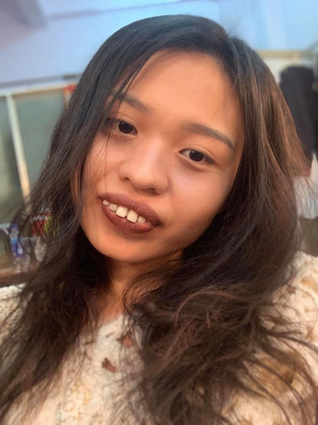 Gương mặt ngơ ngác cực kỳ hài hước của thiếu nữ