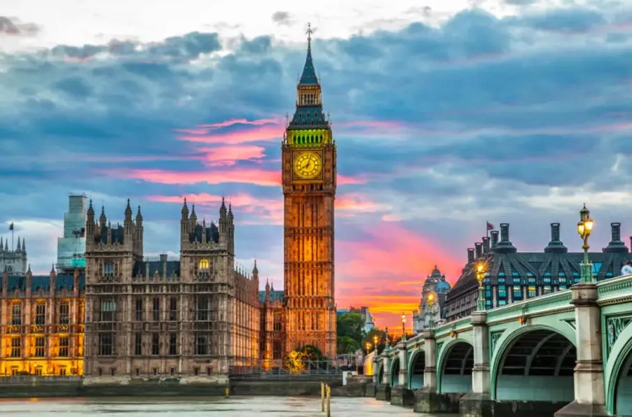 Gương mặt thời gian khổng lồ của chiếc đồng hồ Big Ben