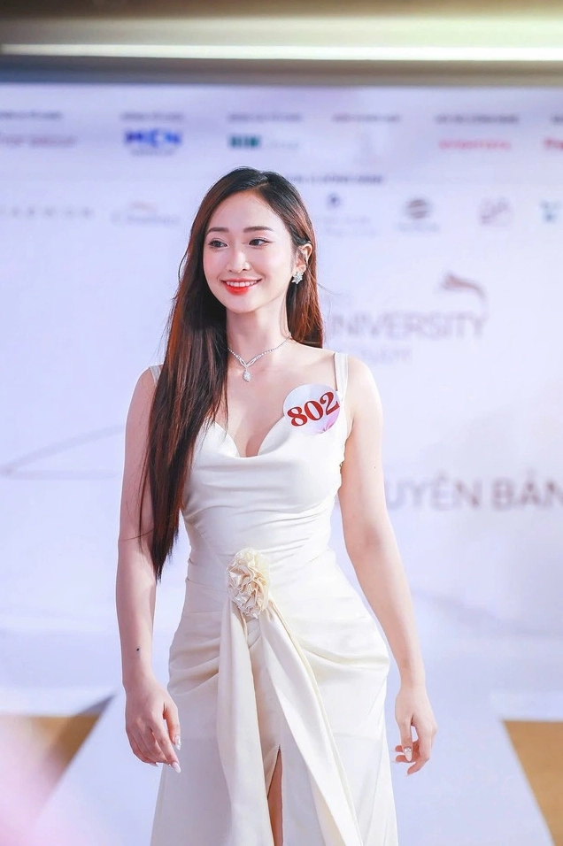 Gương mặt xinh đẹp cuốn hút của Thủy Tiên qua thời gian