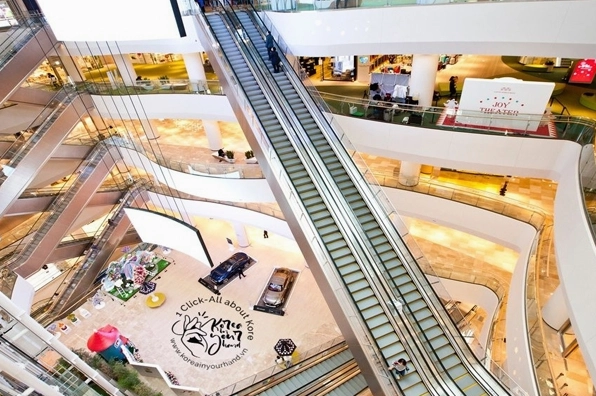 Hệ thống cầu thang cuốn hiện đại và ấn tượng bên trong Lotte World Tower