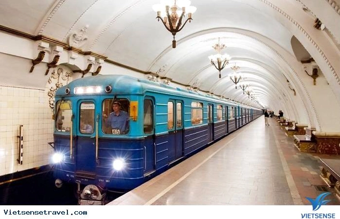 Hệ thống tàu điện ngầm Metro hiện đại phương tiện lý tưởng để di chuyển đến tháp Ostankino