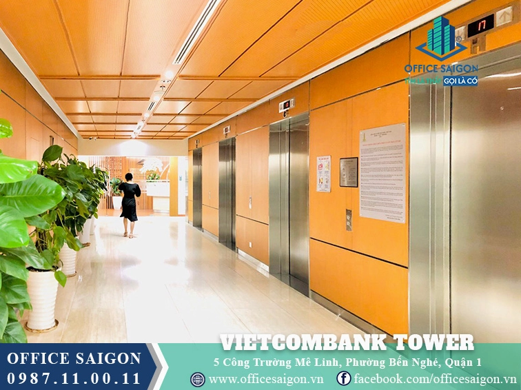 Hệ thống thang máy hiện đại bên trong tòa nhà Vietcombank Tower