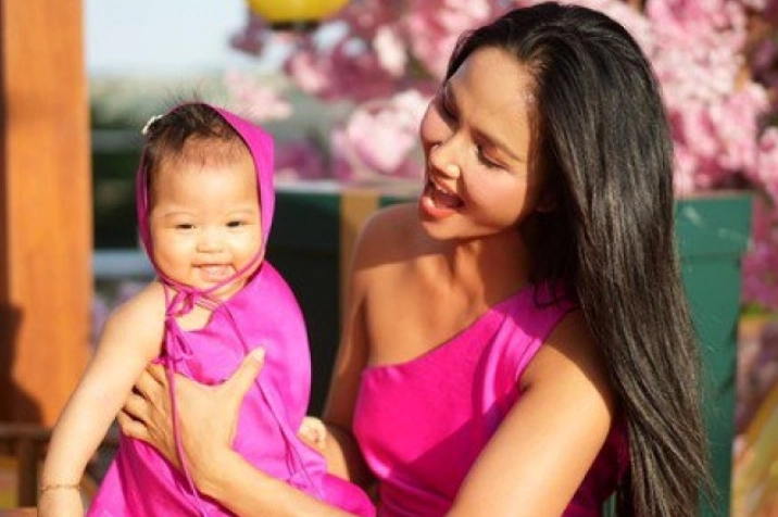 H'Hen Niê được lòng các mẹ bỉm sữa