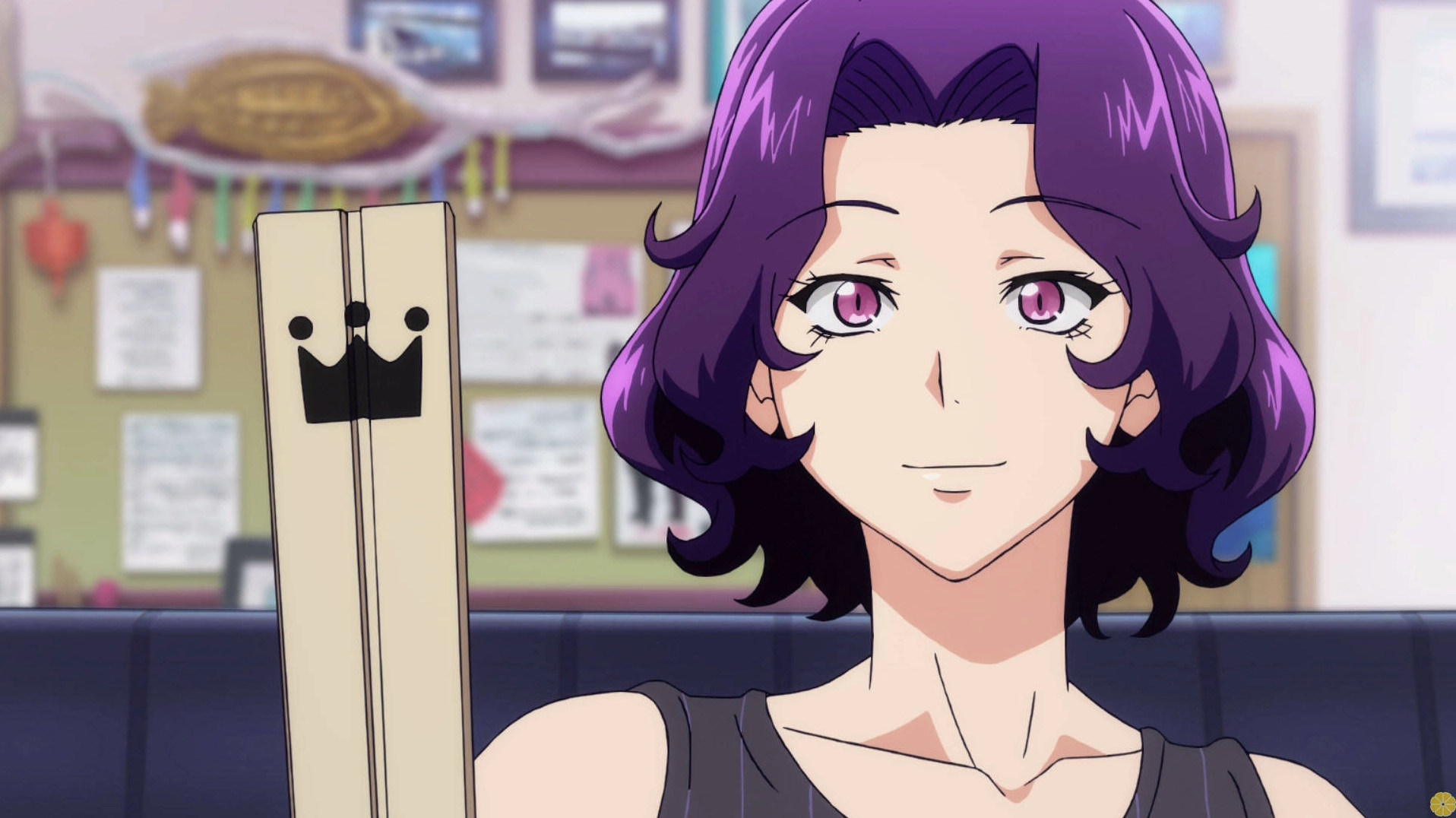 Hình ảnh Azusa đang cầm đũa trong Grand Blue